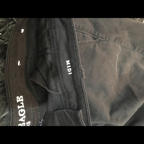 AE Black Midi Shorts 🖤 - Picture 3 of 5